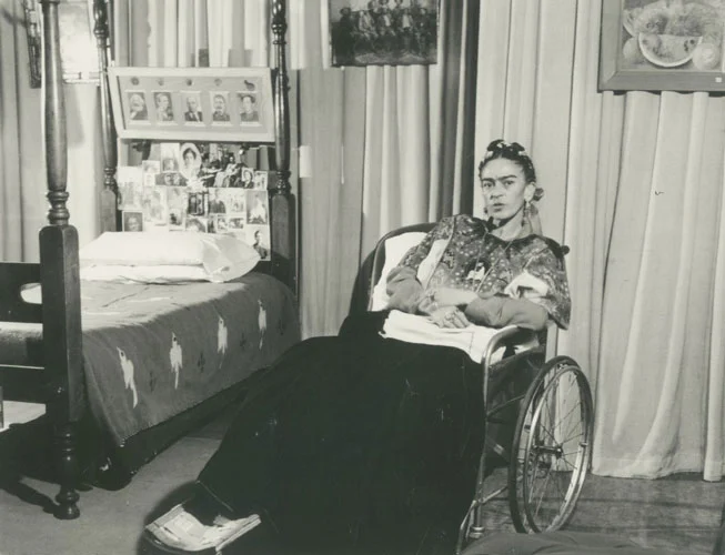 frida kahlo on her wheelchair